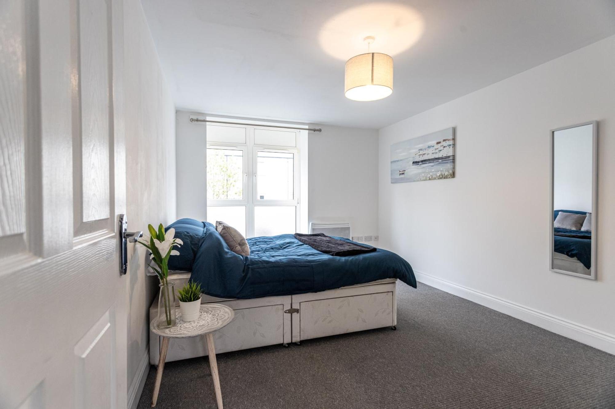 Apartment Contractors - Spacious - Long *