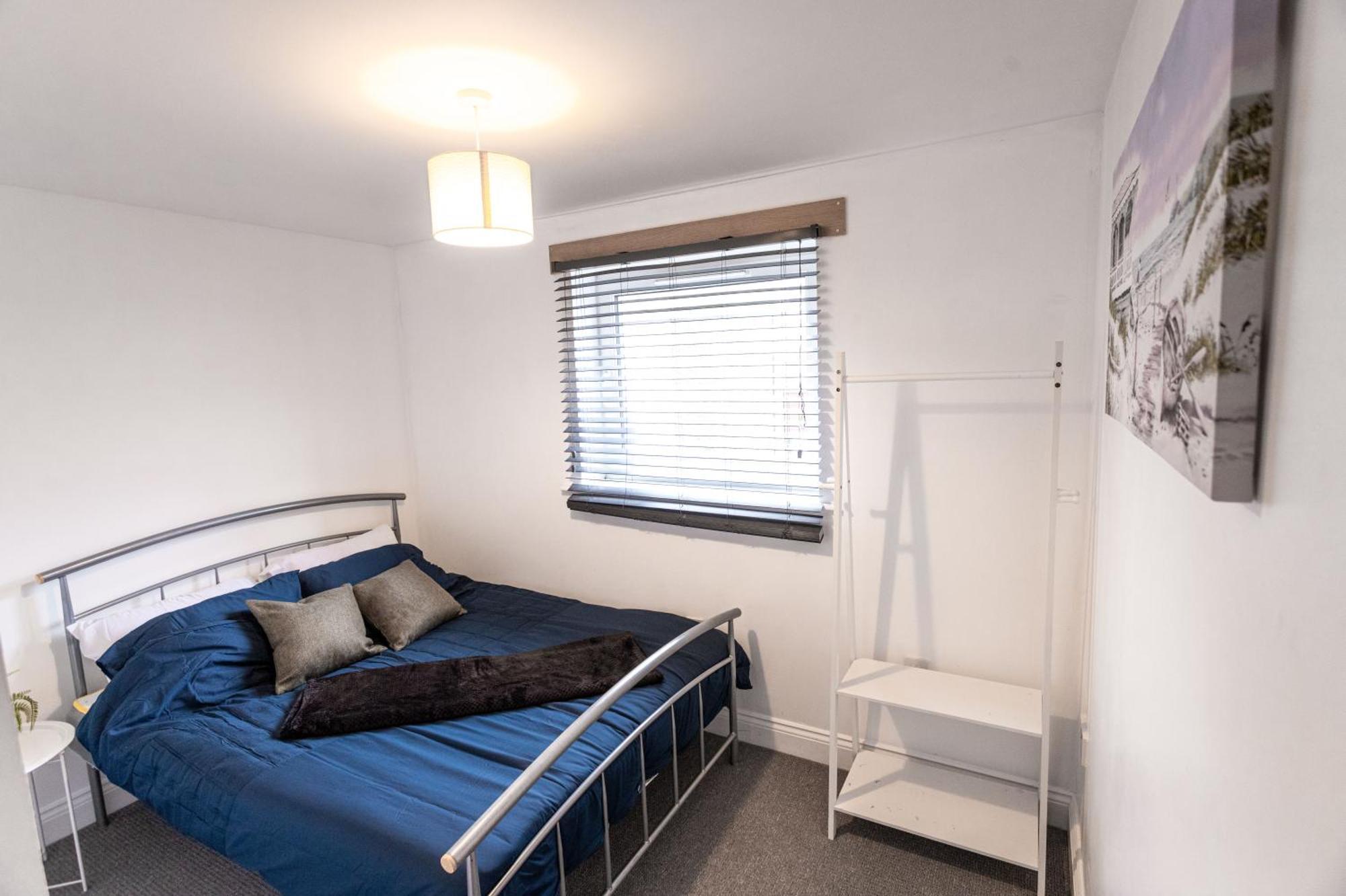 Apartment Contractors - Spacious - Long *